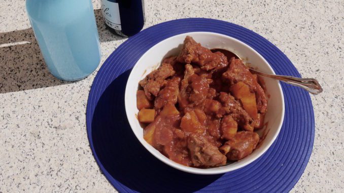 Agnello Con Patate Lamm Mit Kartoffeln Sardinien Auf Den Tisch